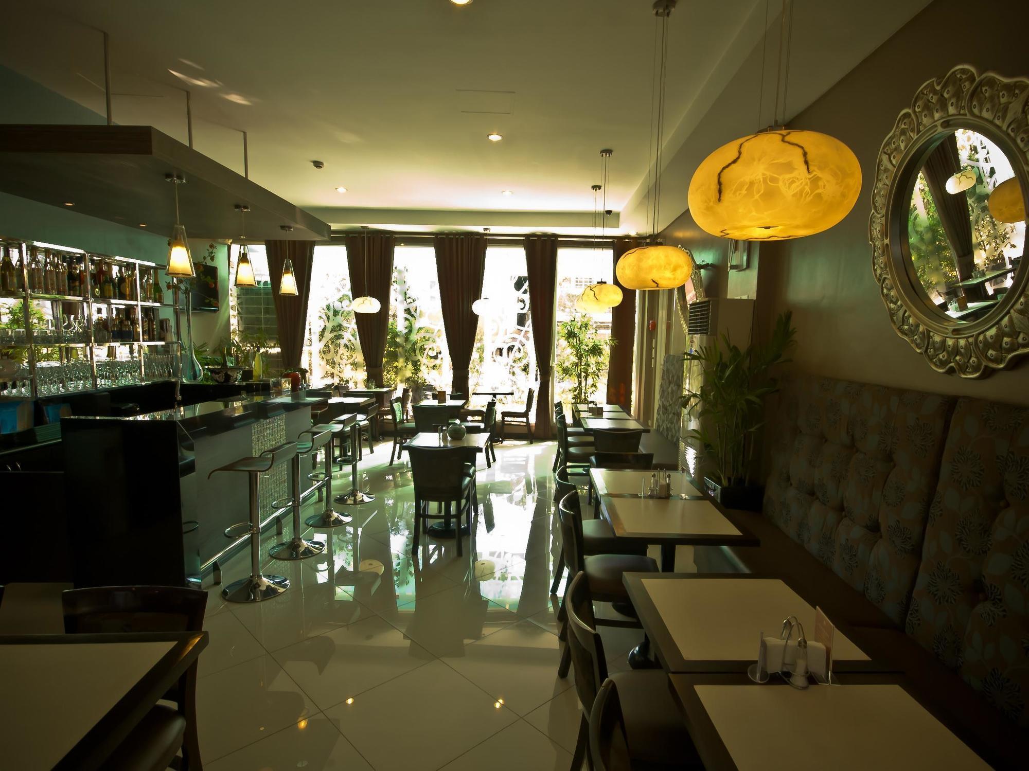 Avitel Hotel Makati City Kültér fotó